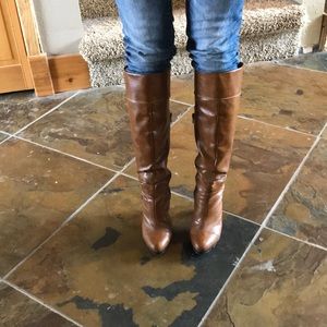 Tan knee high boots 👍👍
